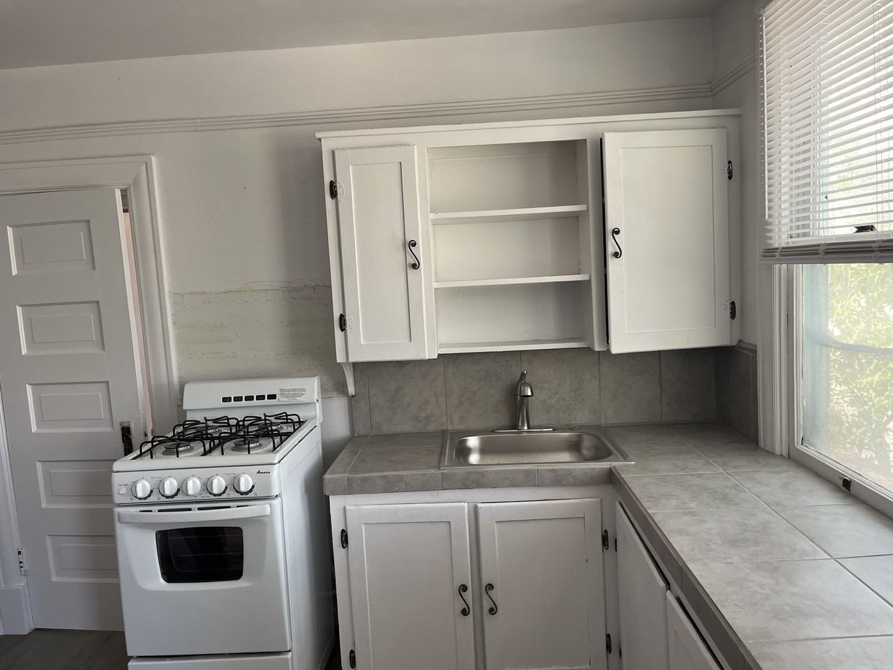 519 Roma Ave Nw - Photo 7 of 50