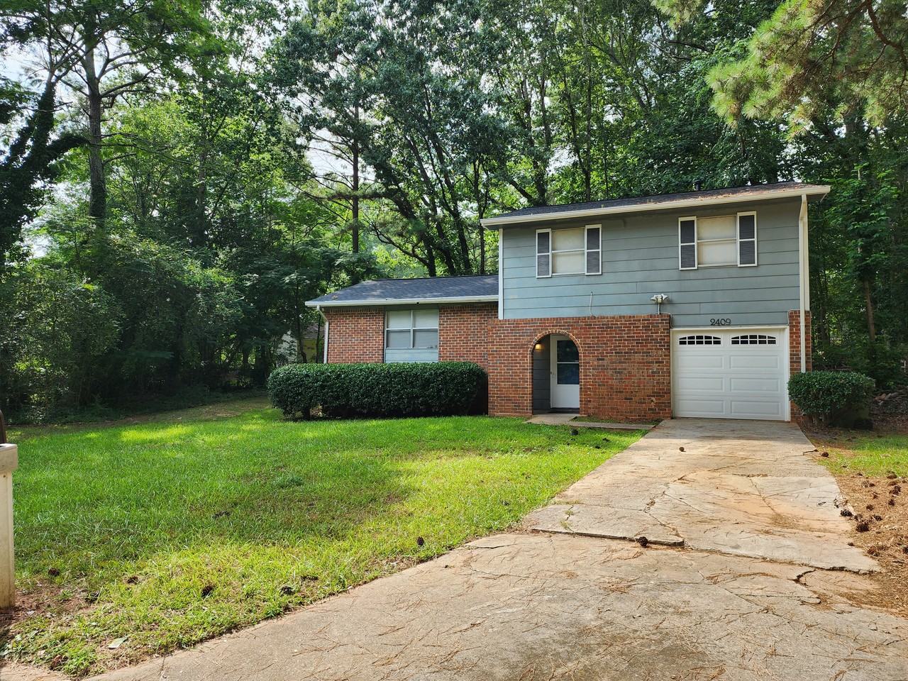 2409 Fairway Ct Sw - Photo 2 of 27