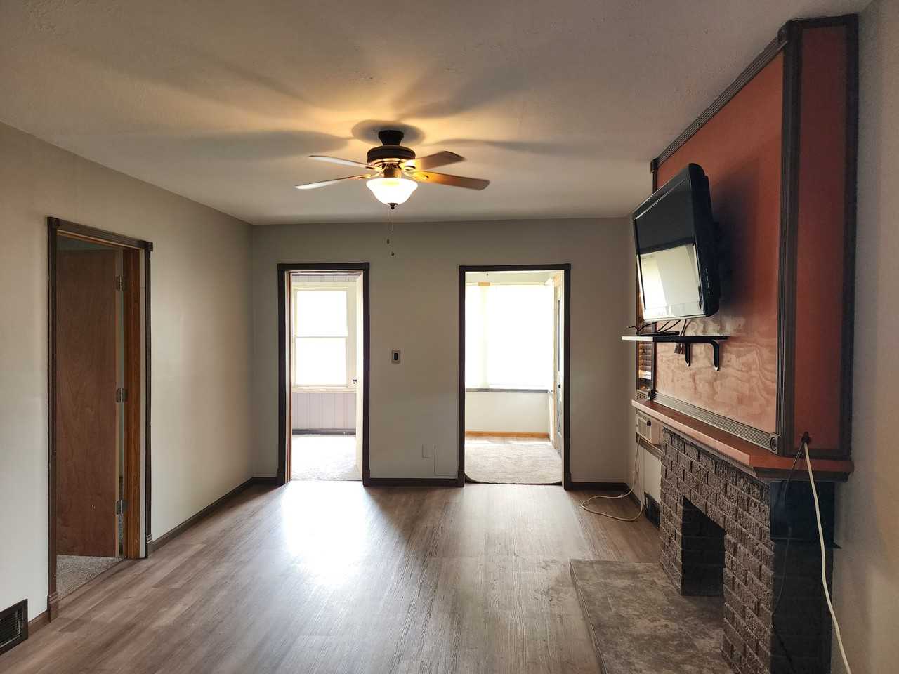 1211 Whitcher Ave - Photo 3 of 12