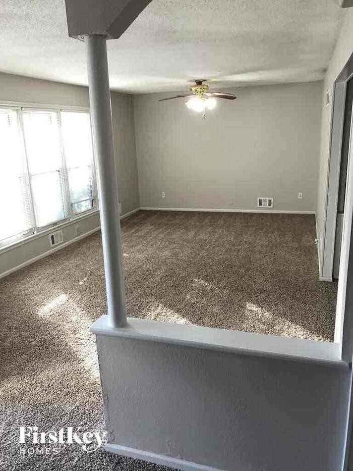 9008 E 90th Ter - Photo 2 of 10