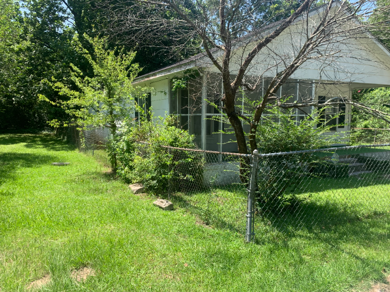 249 Shuler St - Photo 3 of 12