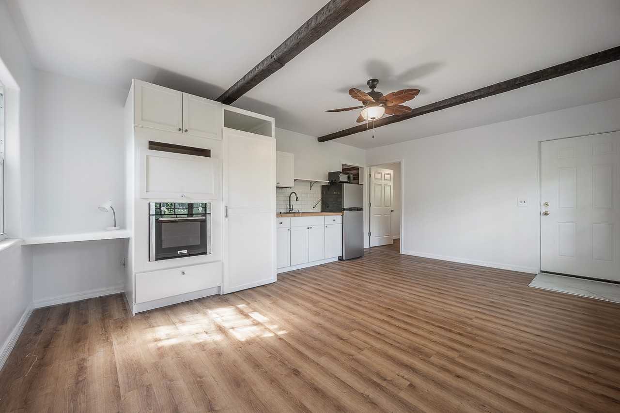 1222 Country Club Way S #1 - Photo 3 of 11