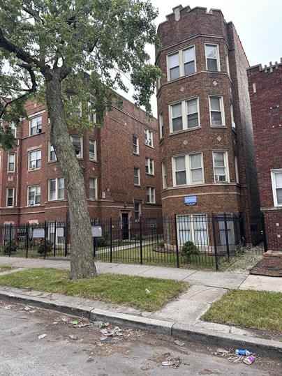 7152 S Cornell Ave #7152-2E - Photo 2 of 10