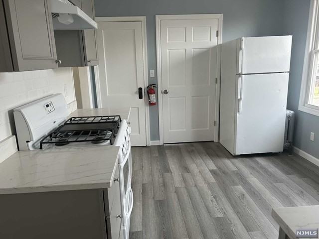 136 Carlton Ave - Photo 2 of 11