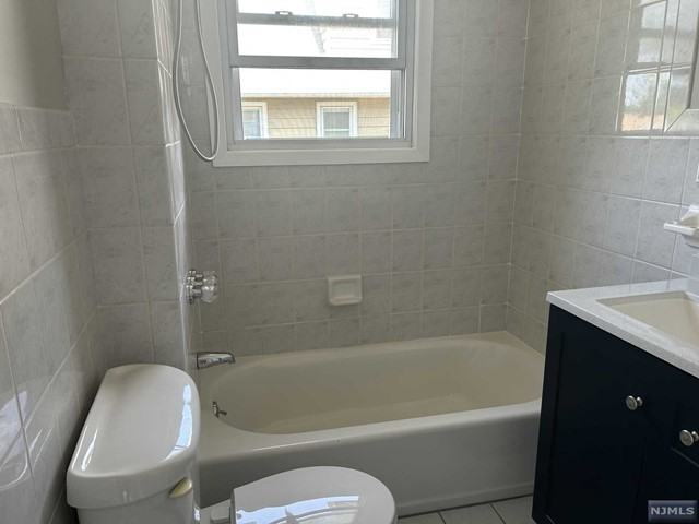 136 Carlton Ave - Photo 3 of 11