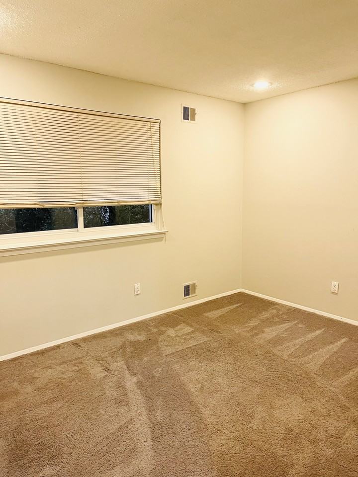 219 Springmeadow Drive #J - Photo 2 of 8