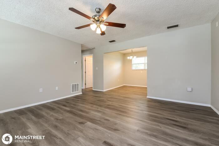 1339 1st St - Photo 3 of 16