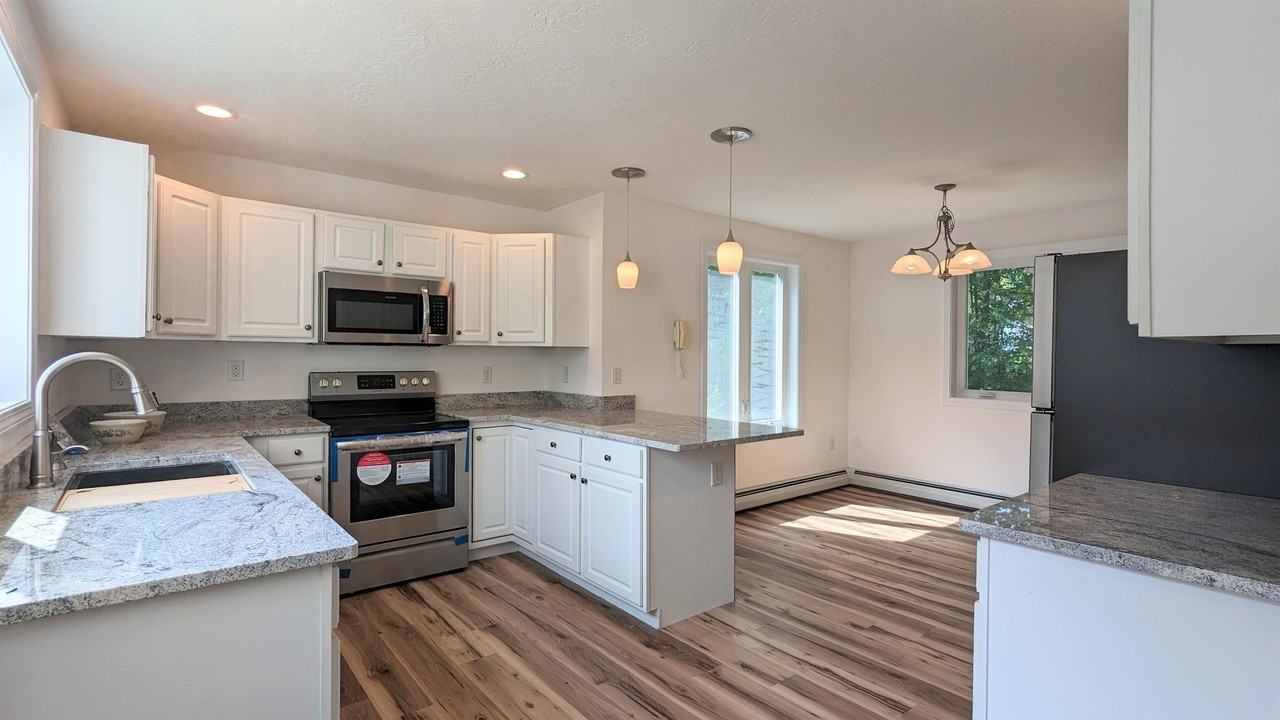 25 Alpine Cir #B - Photo 6 of 31