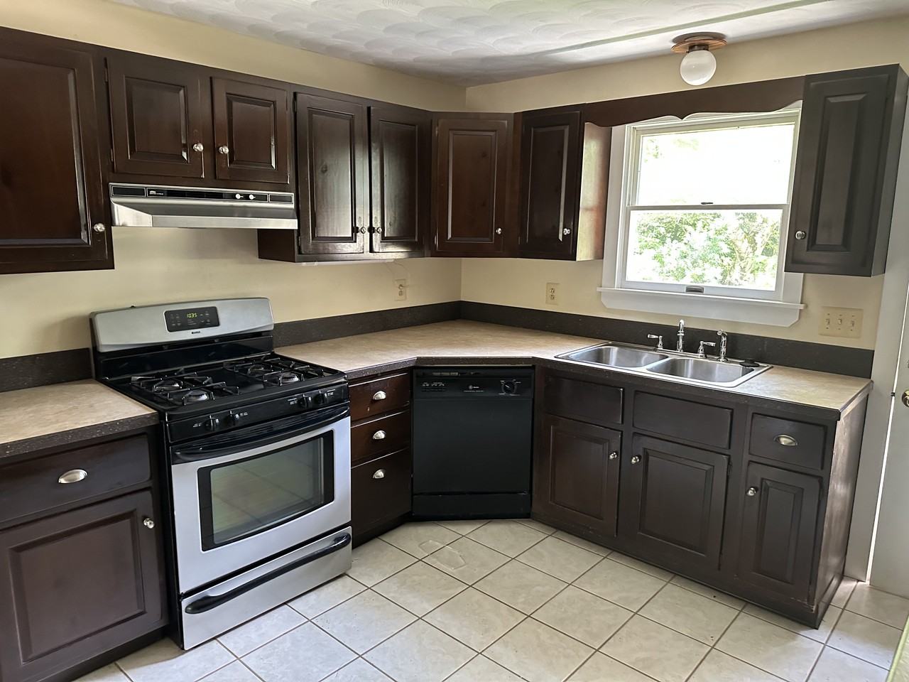 47 Blueberry Hill Lane - Photo 2 of 11