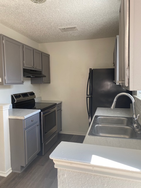 2833 Stonycroft Ct - Photo 3 of 8