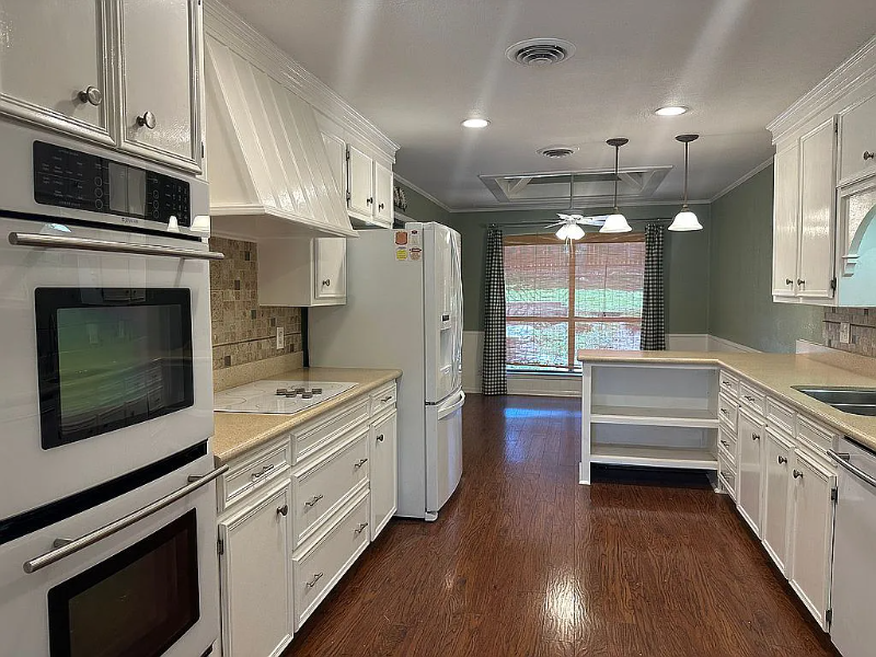 902 Woodland West Dr - Photo 2 of 14