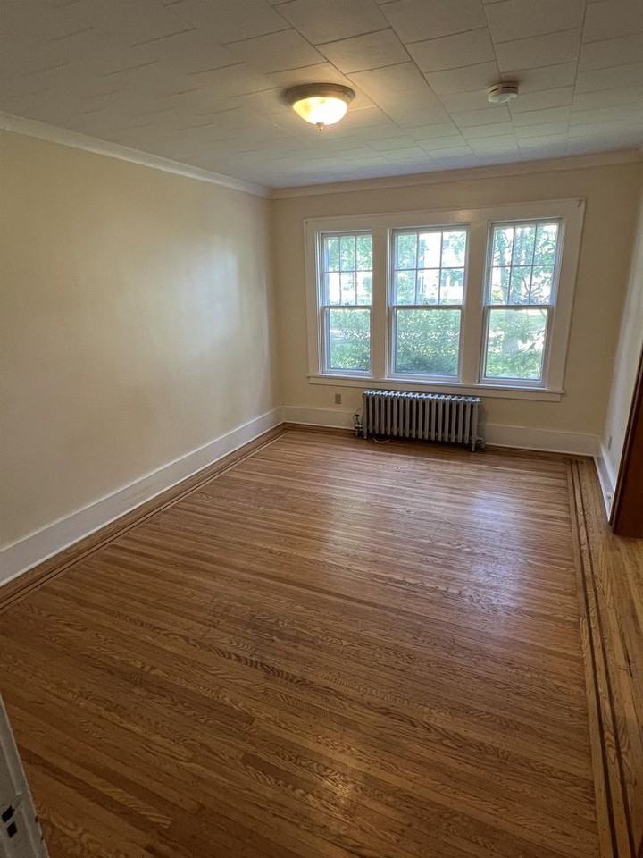 229 Inglewood Dr - Photo 3 of 14