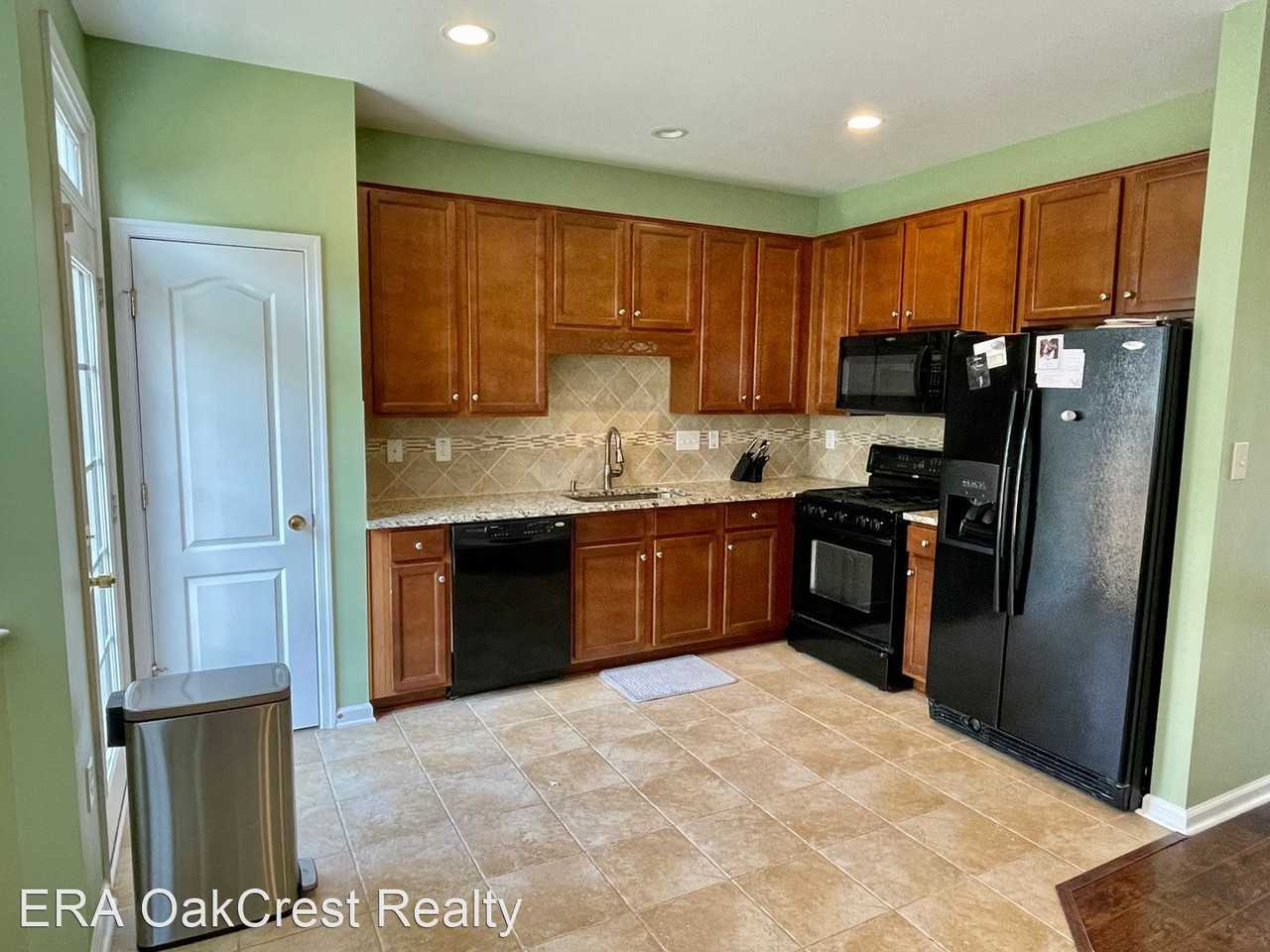104 Bowling Green Cir - Photo 3 of 18