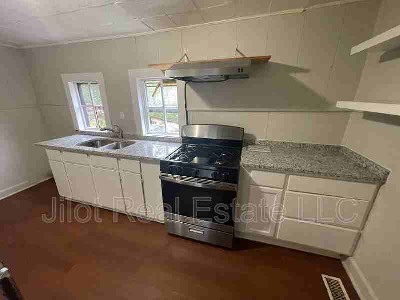 698 North Ave #2 - Photo 2 of 18