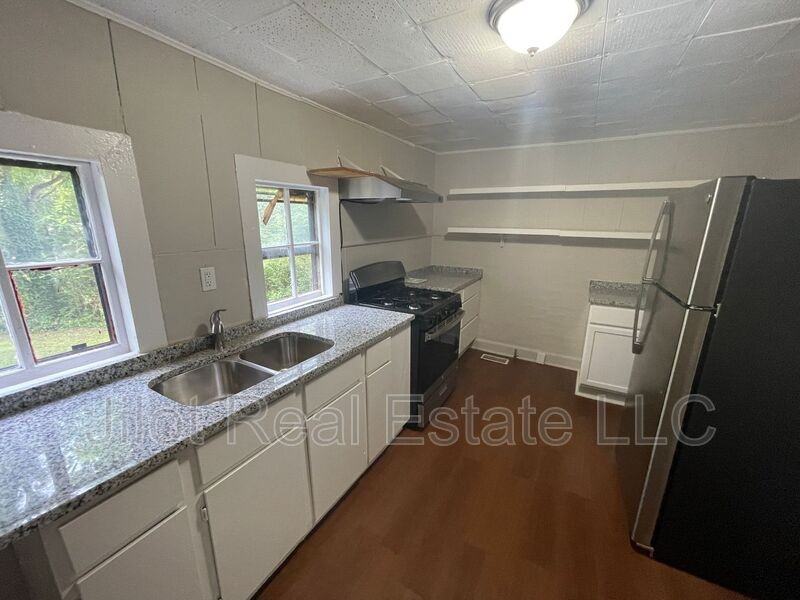 698 North Ave #2 - Photo 3 of 18