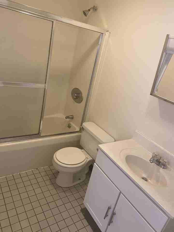 Essex St #84 - Photo 3 of 9