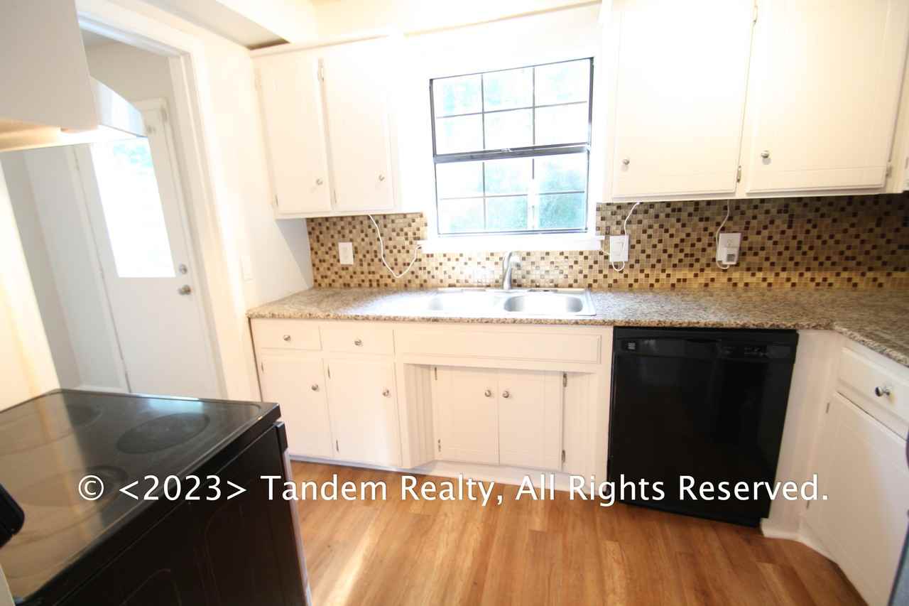 3144 E Lake Dr - Photo 3 of 16