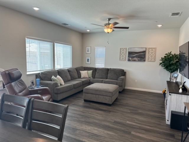 1504 Willow Dr - Photo 3 of 21