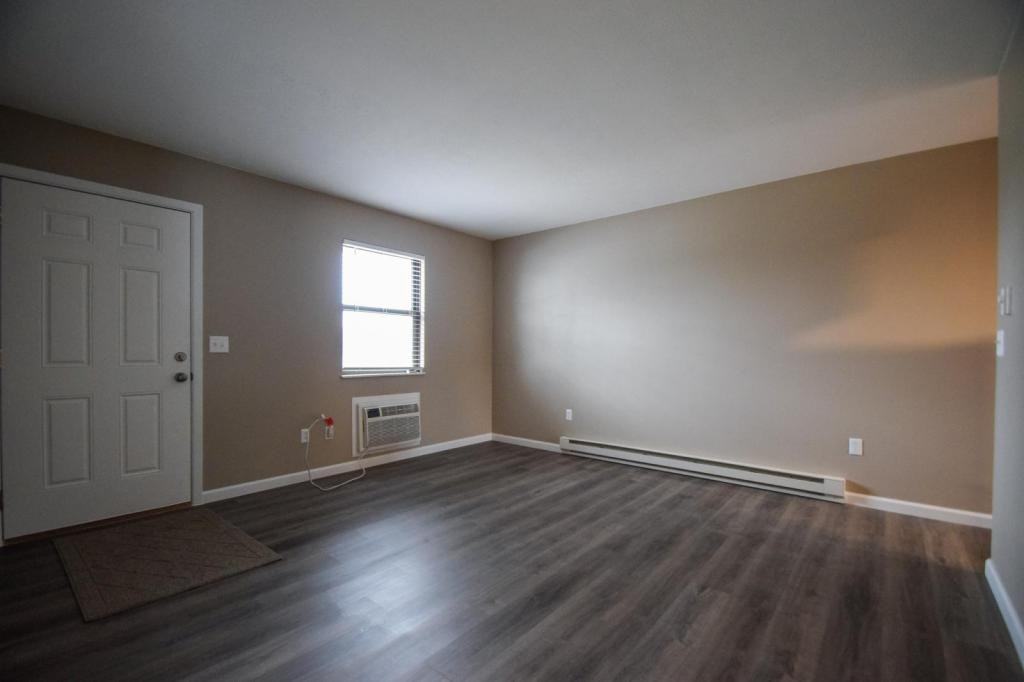 3405 Redbud Dr - Photo 2 of 7