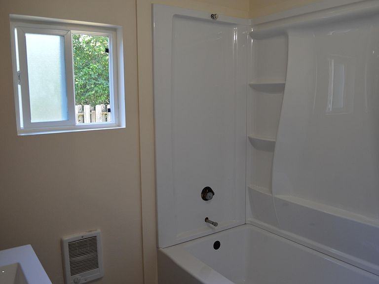 225 Nw 7th St #NA - Photo 2 of 6