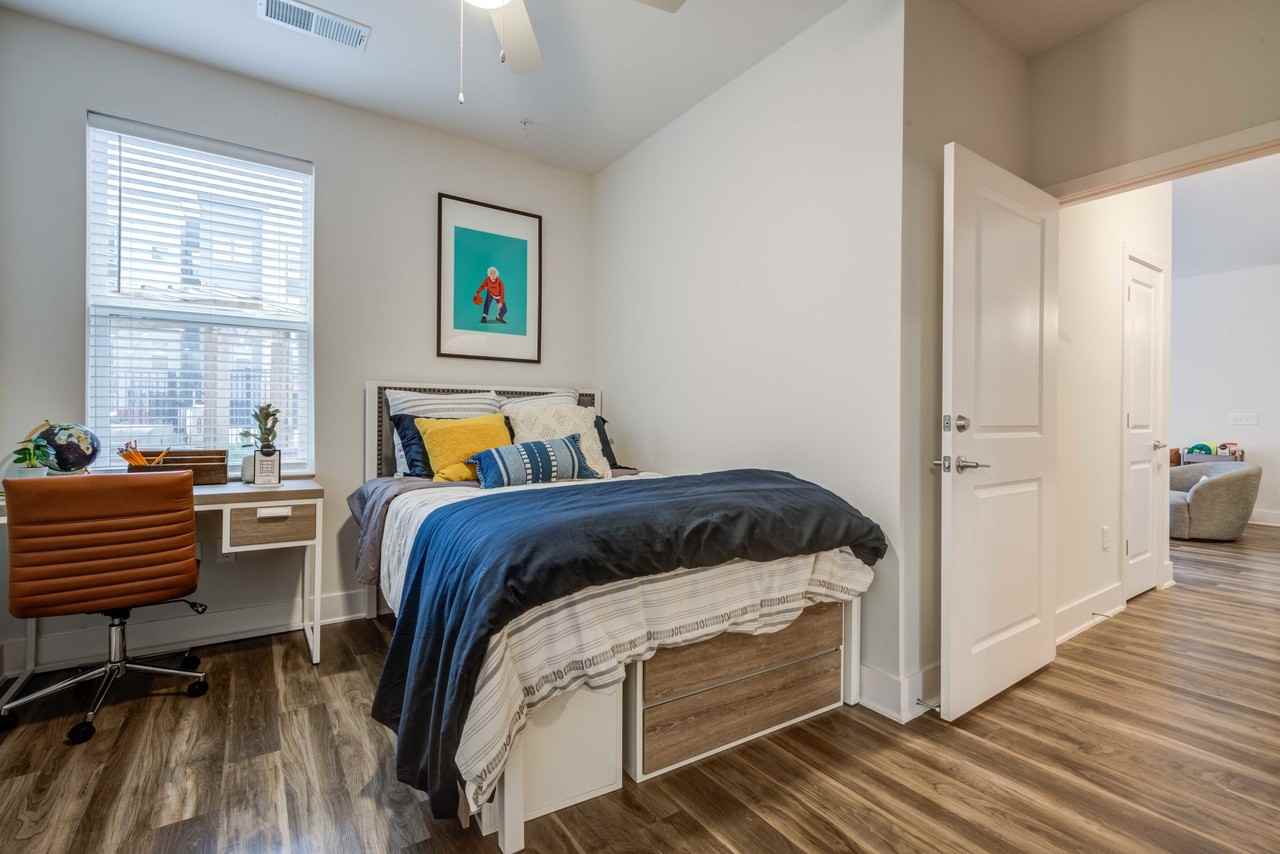 917 University City Blvd - Photo 2 of 11