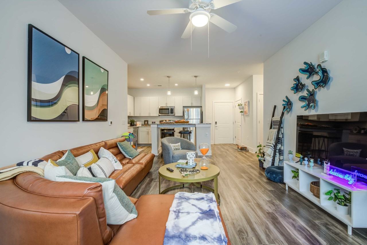 917 University City Blvd - Photo 3 of 11