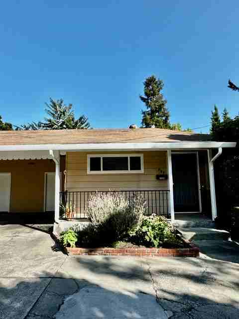 723 Laurel Street - Photo 2 of 11