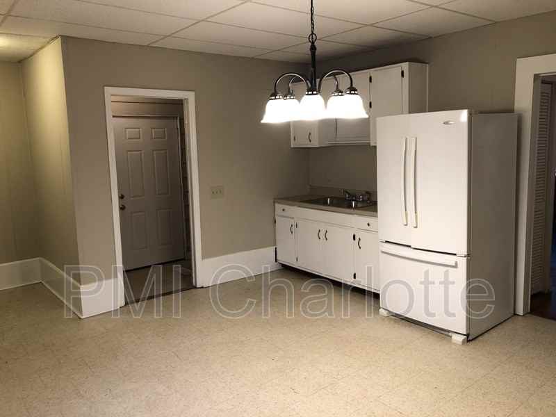 1707 Parkdale Avenue - Photo 4 of 9