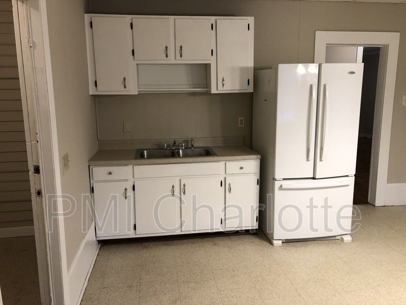 1707 Parkdale Avenue - Photo 6 of 9