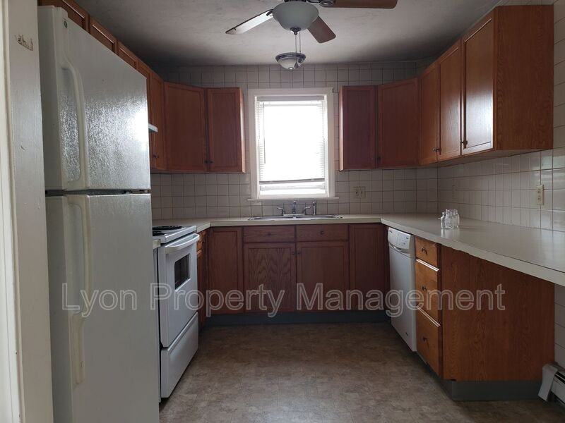 990 Douglas Tpke - Photo 3 of 11