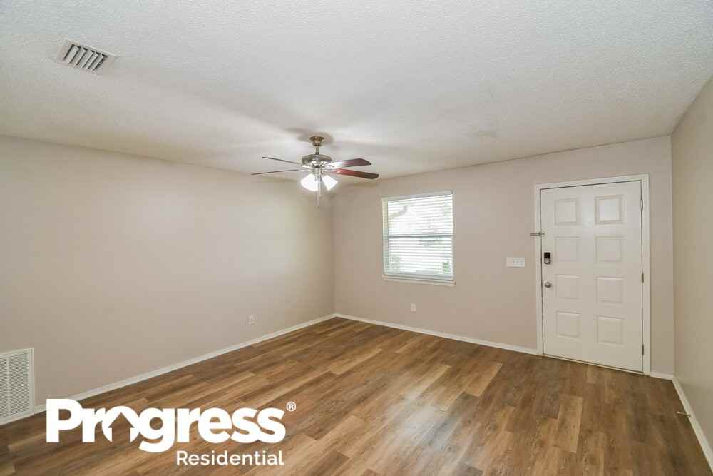 10719 Gelding Dr - Photo 3 of 16