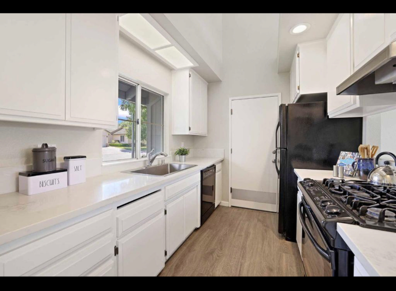 1736 Valdora St - Photo 2 of 6