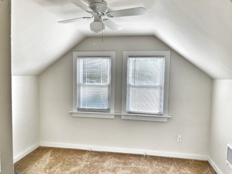 239 E Bayview Blvd #2 - Photo 3 of 14