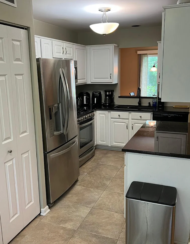 801 N Constitution Ave - Photo 3 of 15