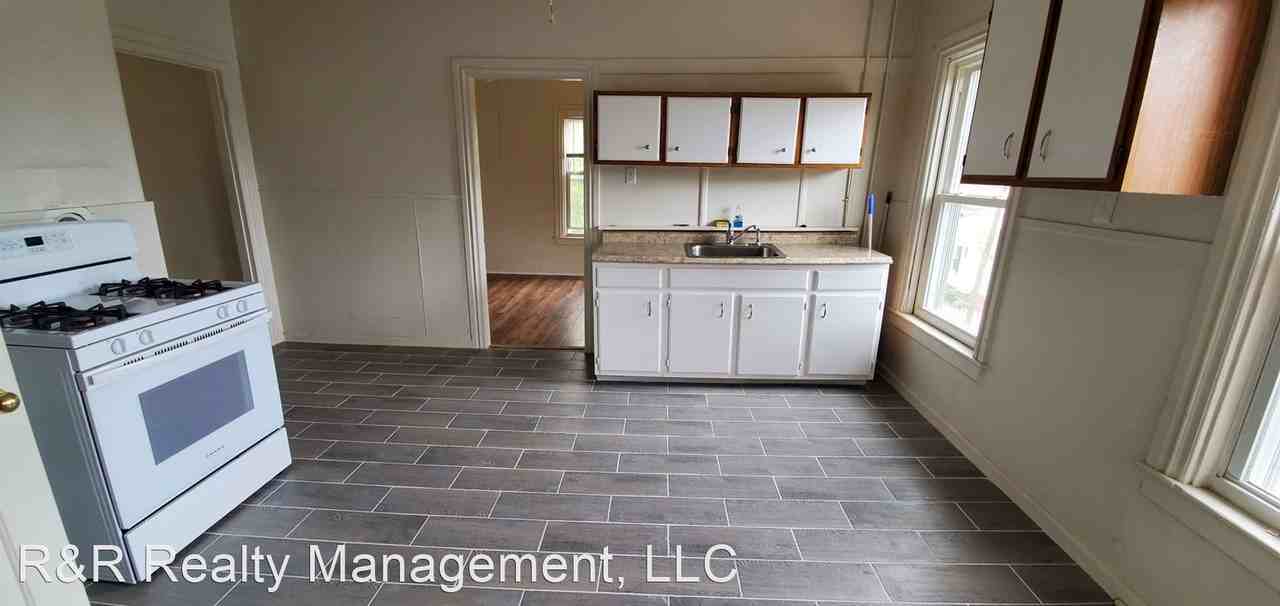 106-108 Cottage Street - Photo 3 of 25