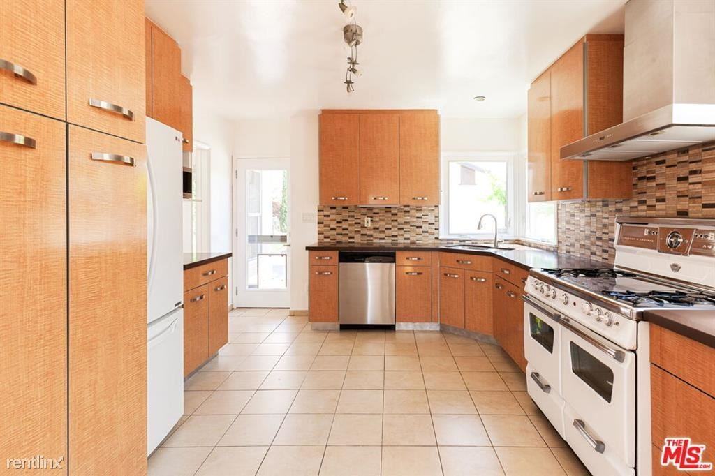 6337 W 83rd St - Photo 2 of 9