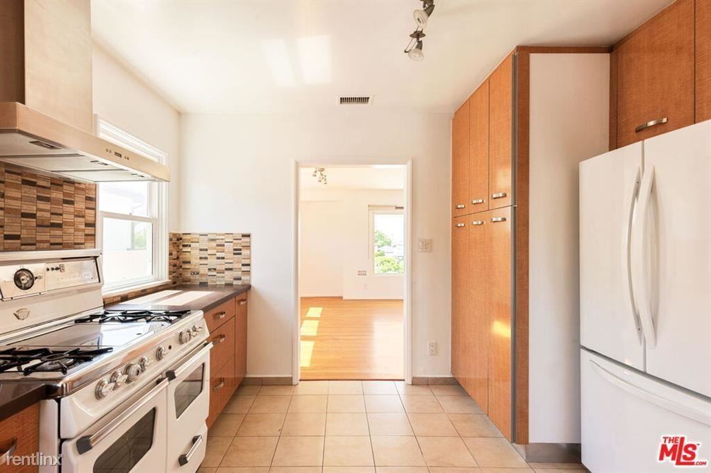 6337 W 83rd St - Photo 3 of 9