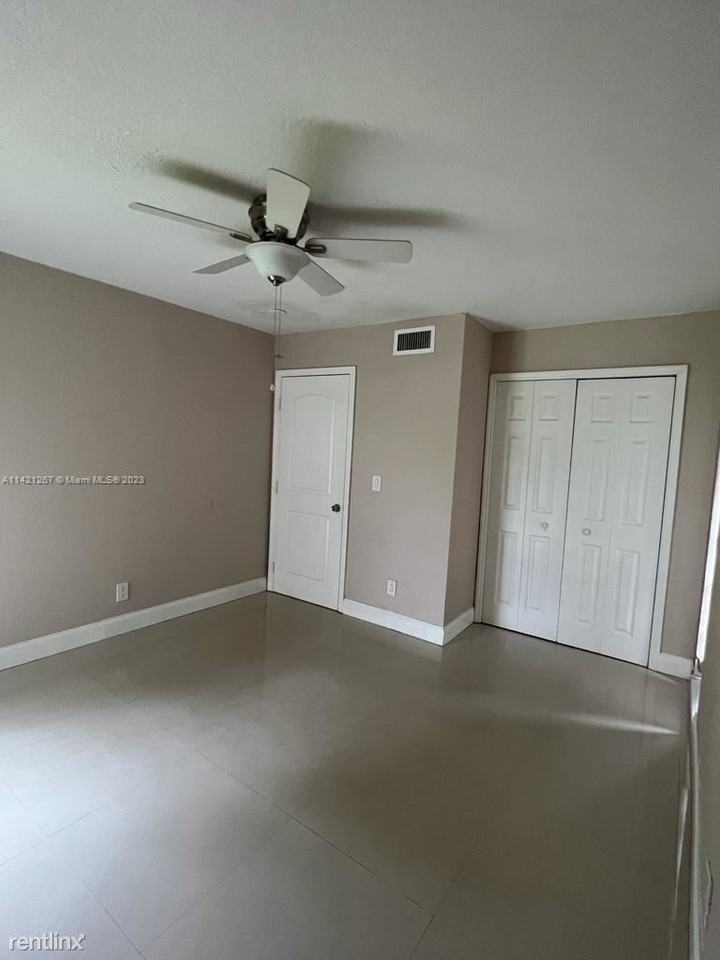 7806 Nw 70th Ter - Photo 2 of 10