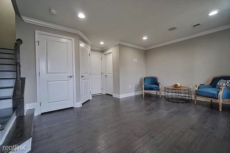 101 Bayside Ct - Photo 3 of 23