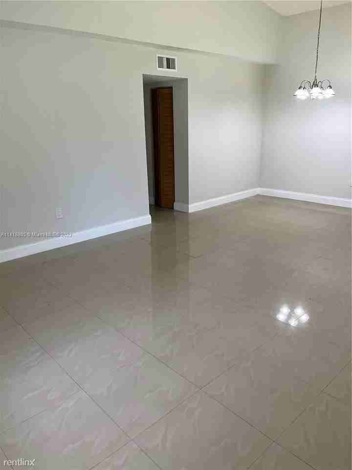 28319 Sw 141st Pl - Photo 2 of 7