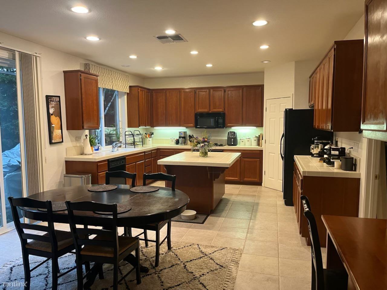 2607 Hepworth Dr - Photo 3 of 9