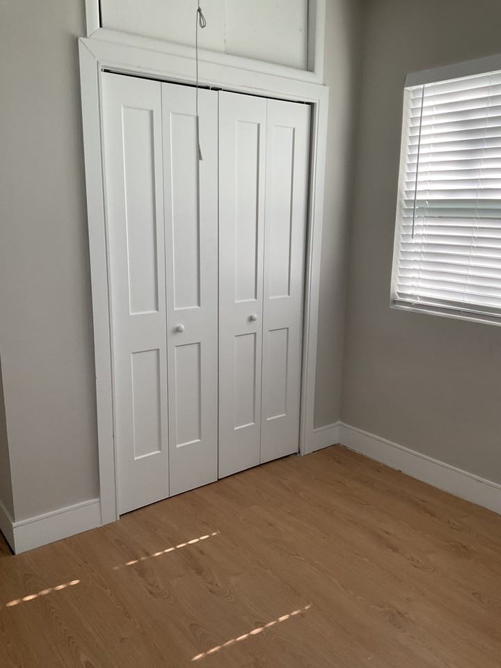 1906 N Mitchell Ave #B - Photo 3 of 15