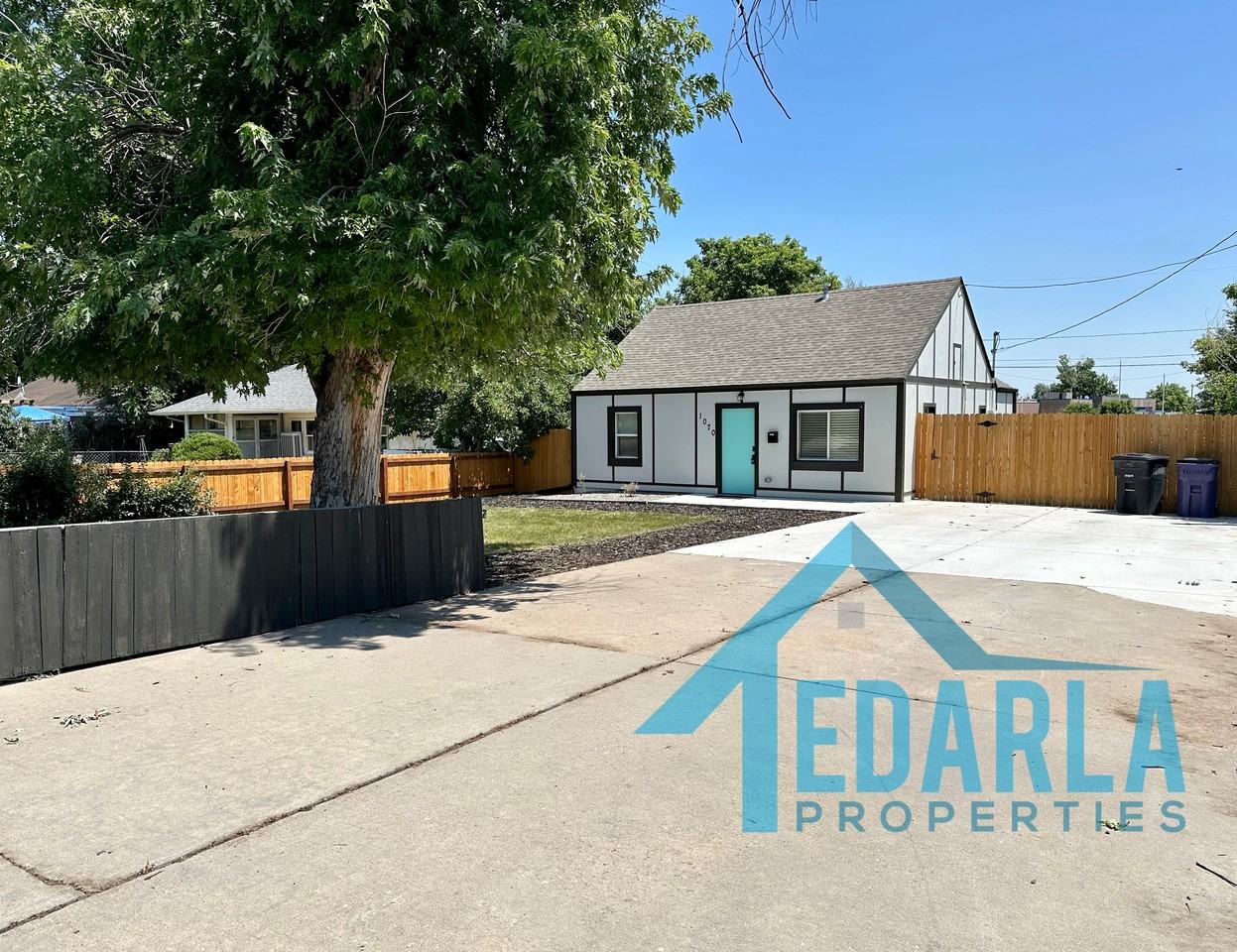 1070 S Irving St - Photo 2 of 15