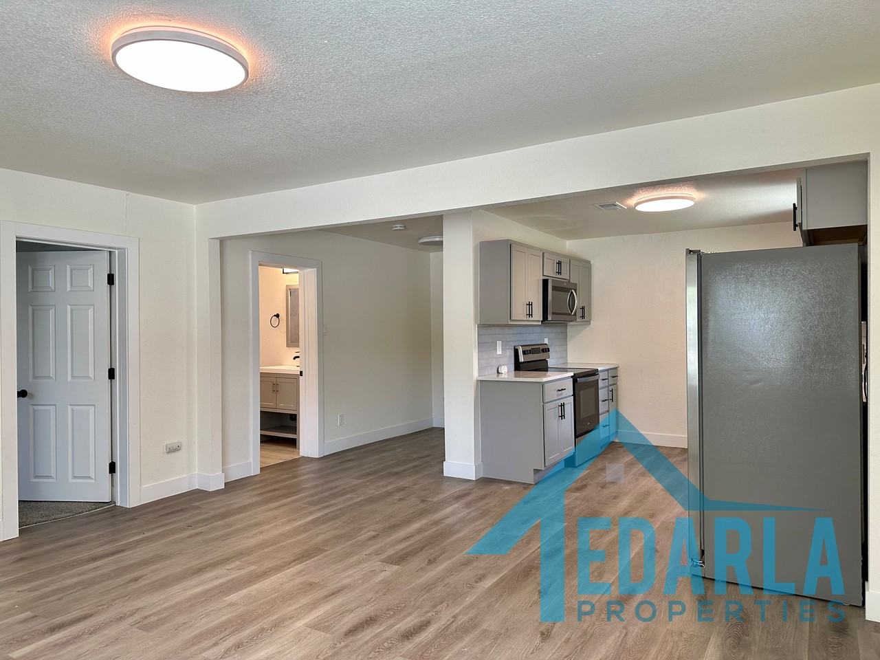 1070 S Irving St - Photo 4 of 15