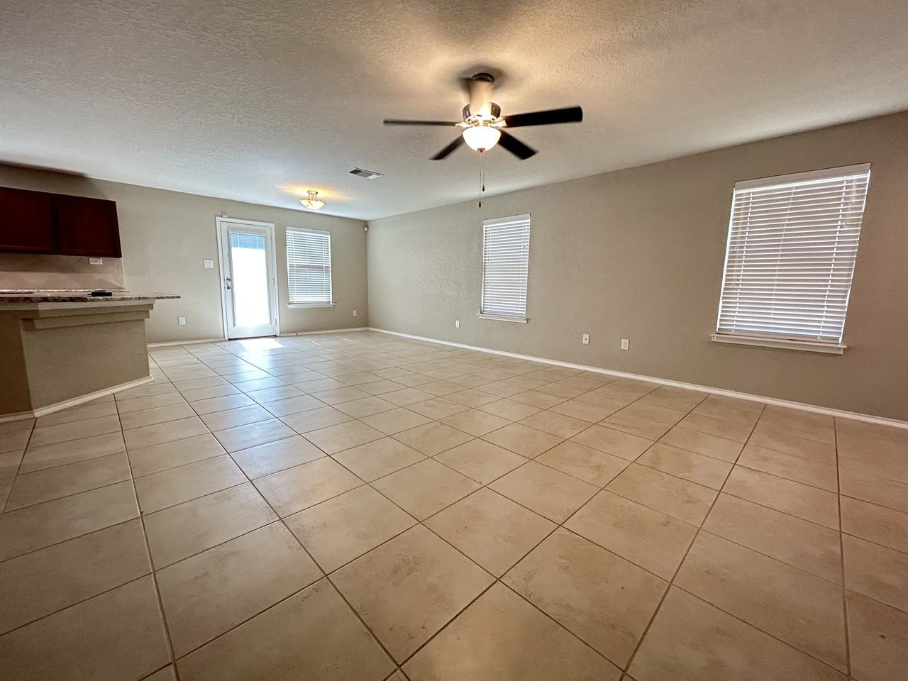 9606 Pleasanton Sq - Photo 3 of 17