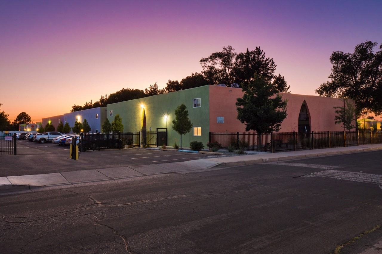 419 Monroe St Ne - Photo 2 of 26