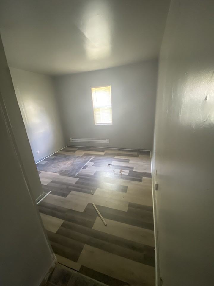 442 W Green St - Photo 2 of 5