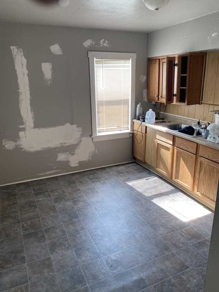442 W Green St - Photo 5 of 5