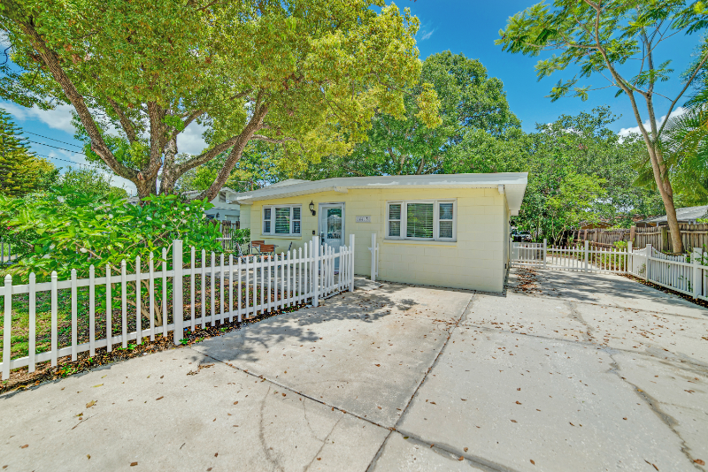 4413 W Rogers Ave - Photo 3 of 43