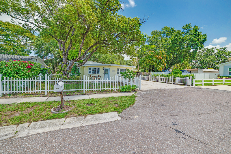 4413 W Rogers Ave - Photo 4 of 43